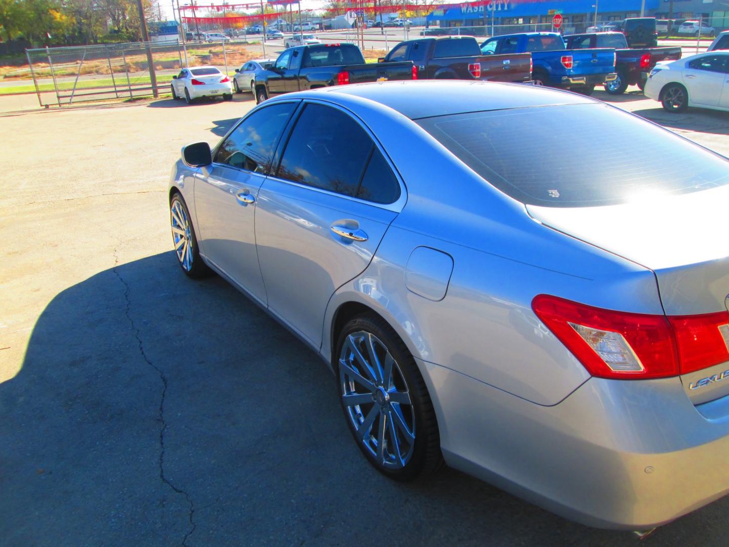 2007 SILVER Lexus ES 350 (JTHBJ46G172) , located at 1815 NE 28th St., Fort Worth, TX, 76106, (817) 625-6251, 32.795582, -97.333069 - Photo#6